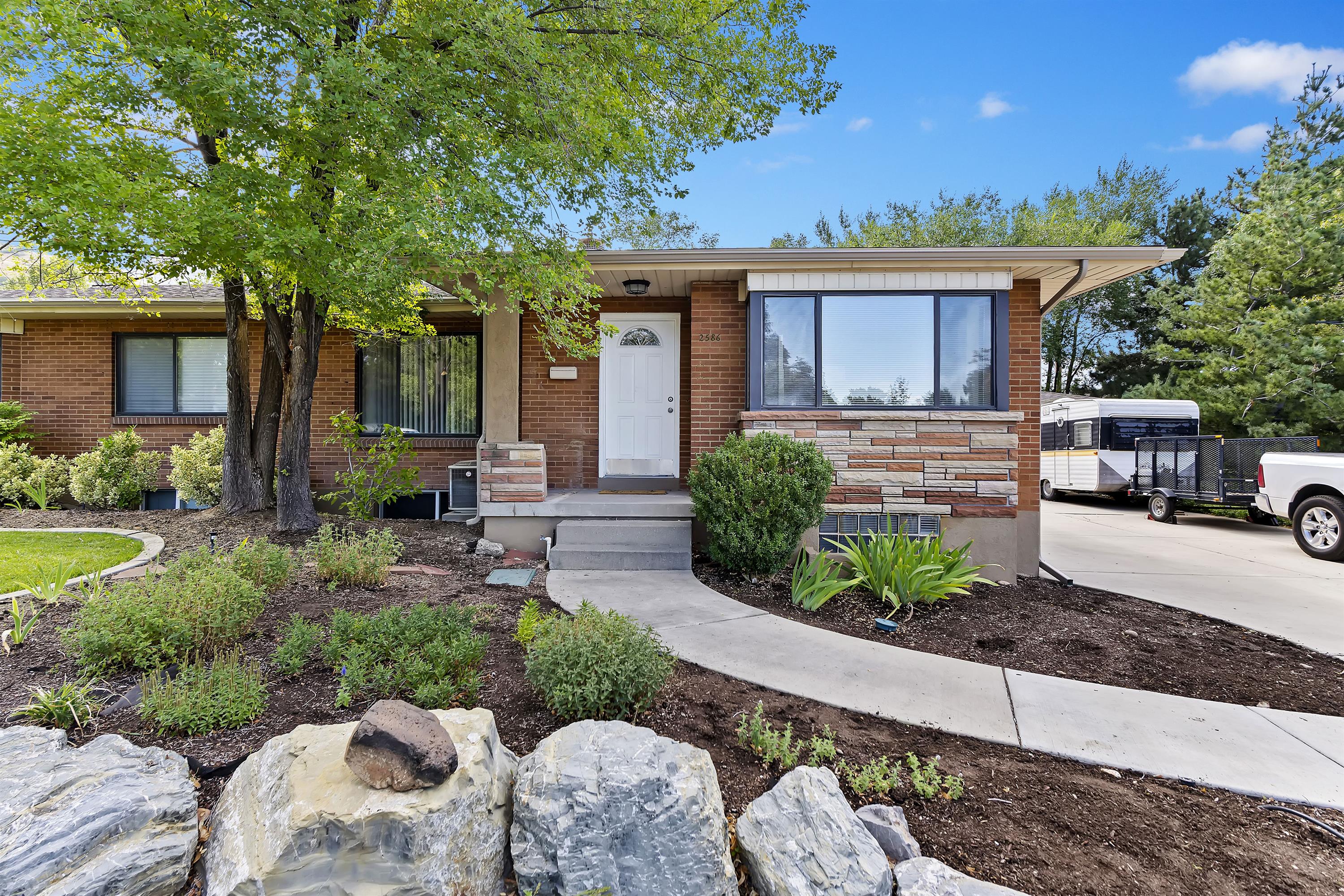 2776 Wilshire Drive South